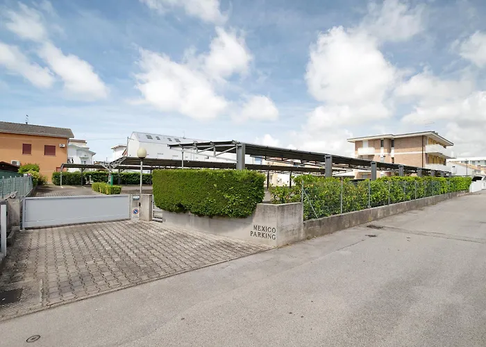 Oasis 38 Pool E Balcony I Immobilux