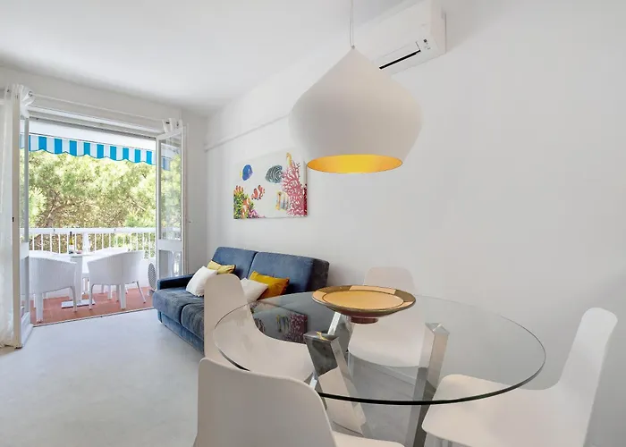 Oasis 38 Pool E Balcony I Immobilux