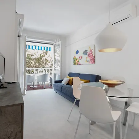 Oasis 38 Pool E Balcony I Immobilux Apartman